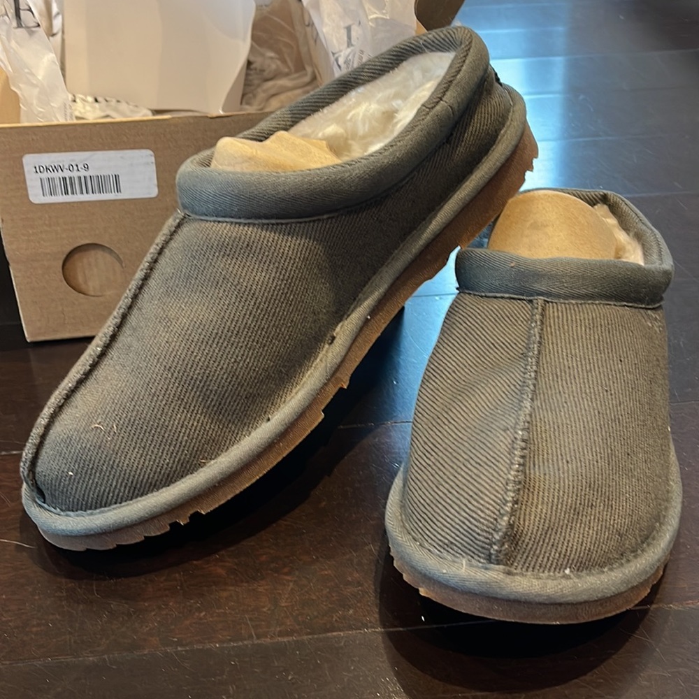 brand new men's ugg slippers